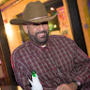 Meet your Posher, Efrain